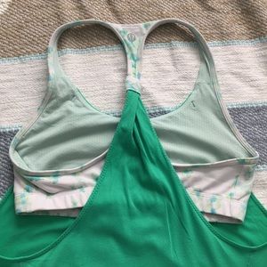 Lululemon ladies Sport Bra top Size 6